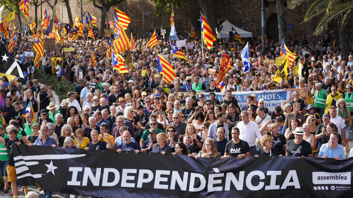 Cientos de personas en la manifestación de la Diada del año pasado en Barcelona