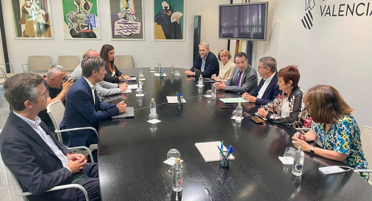 Reunión de Rovira y responsables de la Conselleria con los cinco rectores de las universidades públicas valencianas - GVA