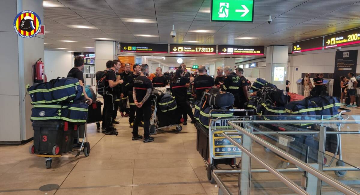 Bomberos de la UREC de la Diputación de Valencia en el Aeropuerto dirección Libia - CPBV