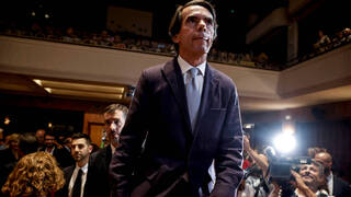 Aznar contesta a los ataques de la izquierda y hunde a Sánchez con una frase demoledora