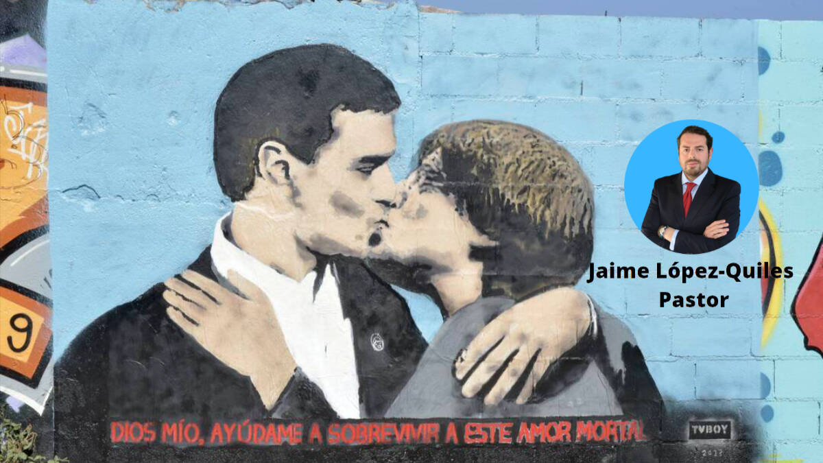 Imagen del mural pintado en Barcelona de Pedro Sánchez y Carles Puigdemont dandose un beso.