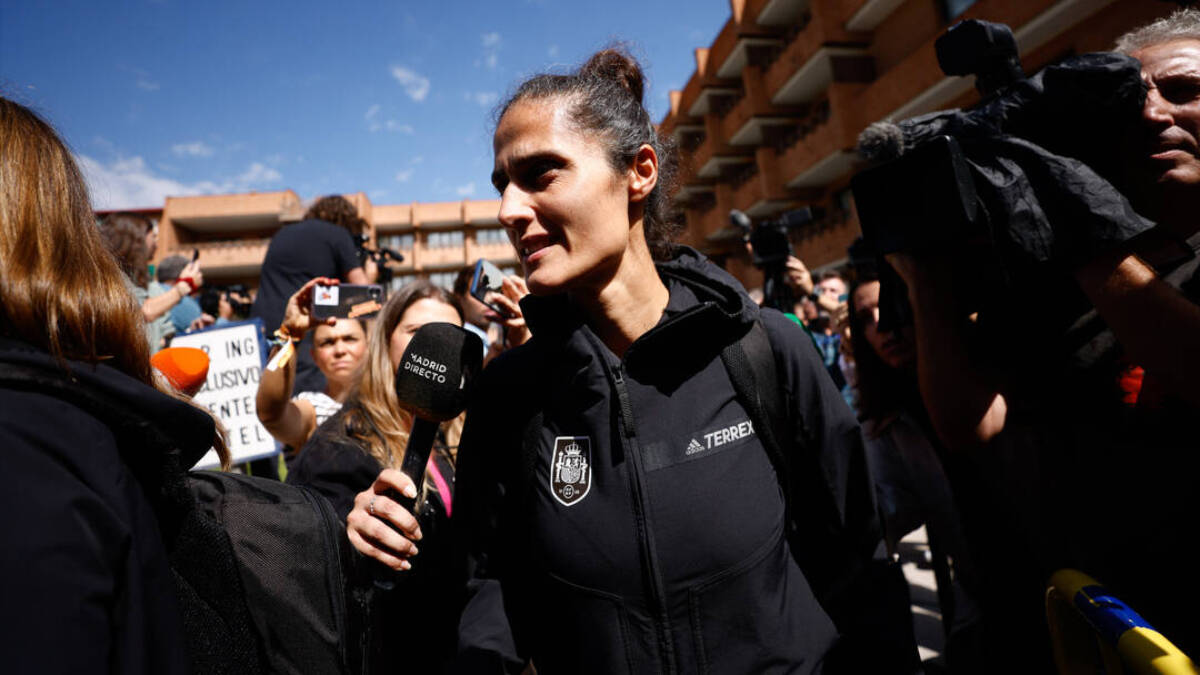 La seleccionadora, Montse Tomé, a su llegada a la concentración de la selección femenina en Valencia.