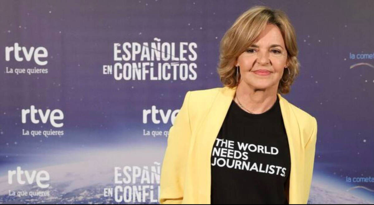 Almudena Ariza apoya al equipo de RTVE increpado durante el acto del PP en Madrid.