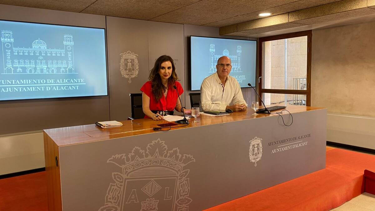 Ana Poquet y Manuel Villar en la rueda de prensa de la Junta de Gobierno.