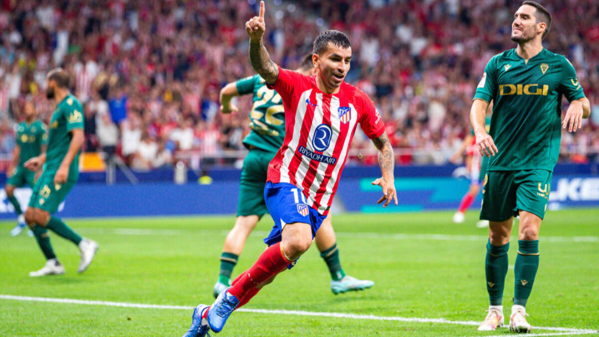 Correa celebra uno de sus dos goles al Cádiz