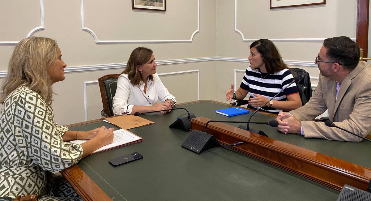 La alcaldesa de Valencia, María José Catalá, reunida con la Country Manager para España y Portugal de Ryanair, Elena Cabrera - AJUNTAMENT DE VALÉNCIA 
