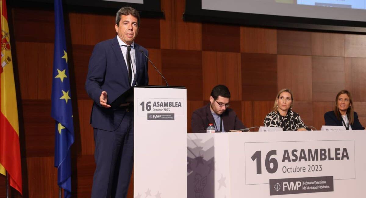 Carlos Mazón, president de la Generalitat, durante su intervención en la asamblea de la FVMP. 