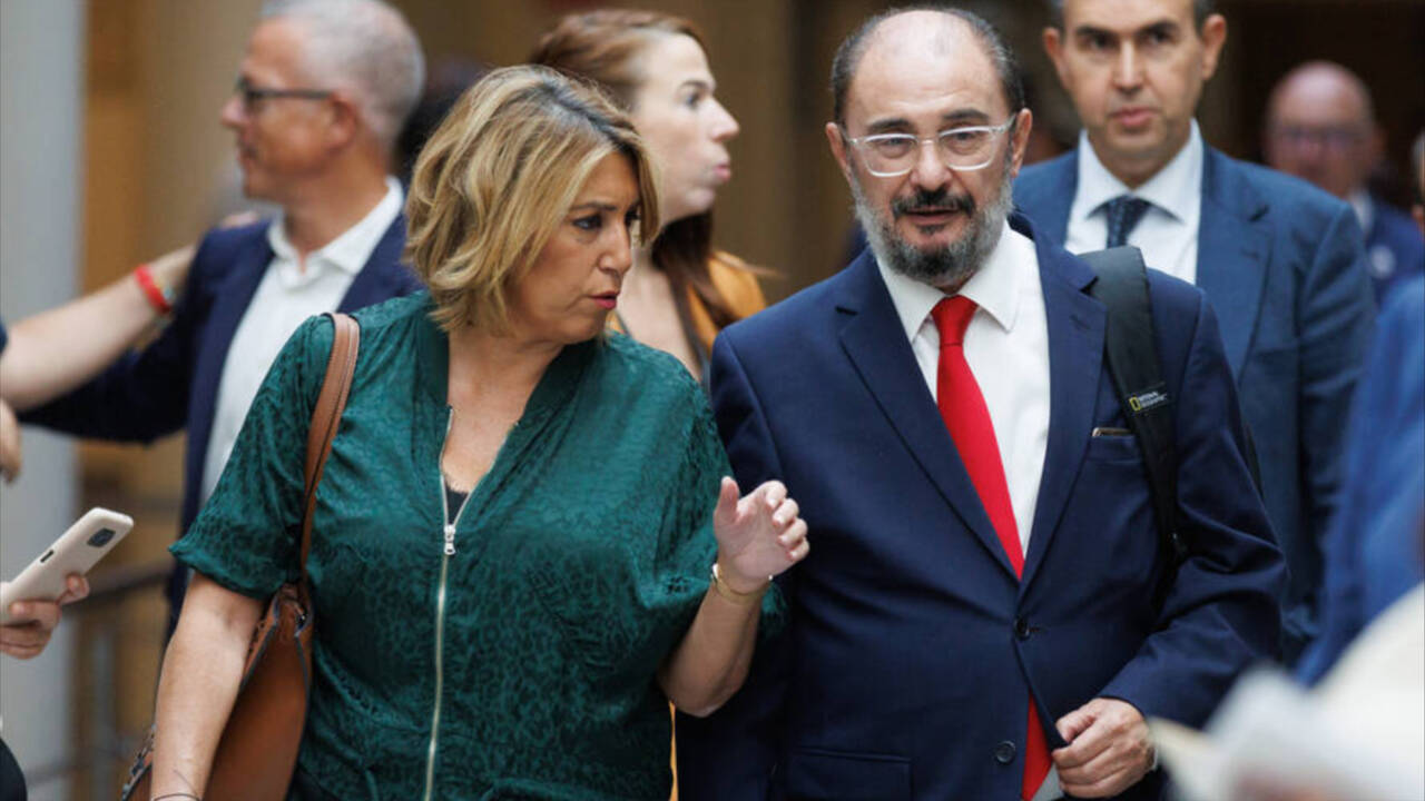 La senadora y expresidenta de la Junta de Andalucía, Susana Díaz, con el expresidente de Aragón, Javier Lambán, el martes en el Senado.