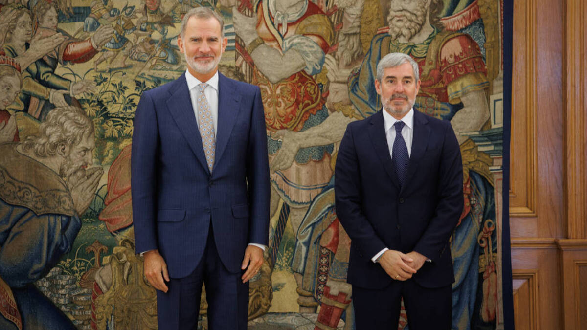 El Rey Felipe VI y el presidente de Canarias, Fernando Clavijo.