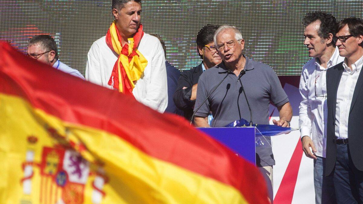 Borrell, en la gran manifestación contra el procés en octubre de 2017.