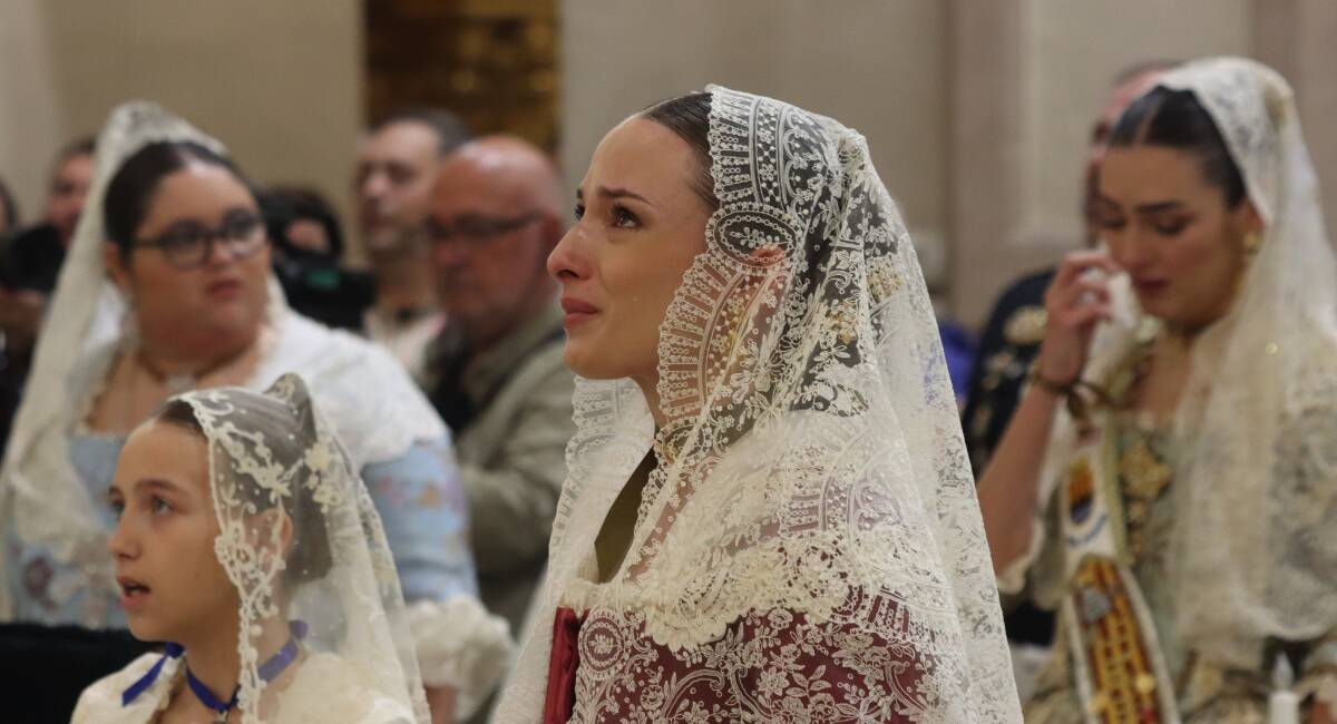 La reina de la Fira, Paula Piquer, emocionada durante la misa en honor a al Santísimo Salvador - AYUNTAMIENTO DE ONDA