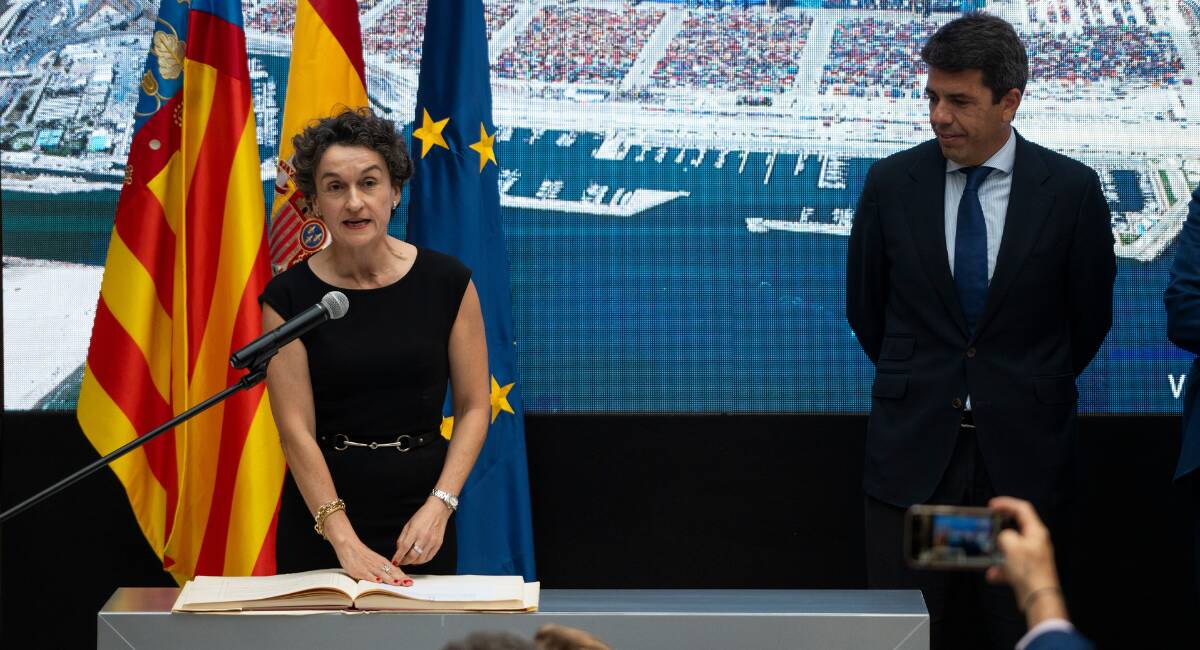Mar Chao, nueva presidenta de la Autoridad Portuaria de Valencia, jura su cargo ante la atenta mirada de Carlos Mazón, president de la Generalitat - EUROPA PRESS