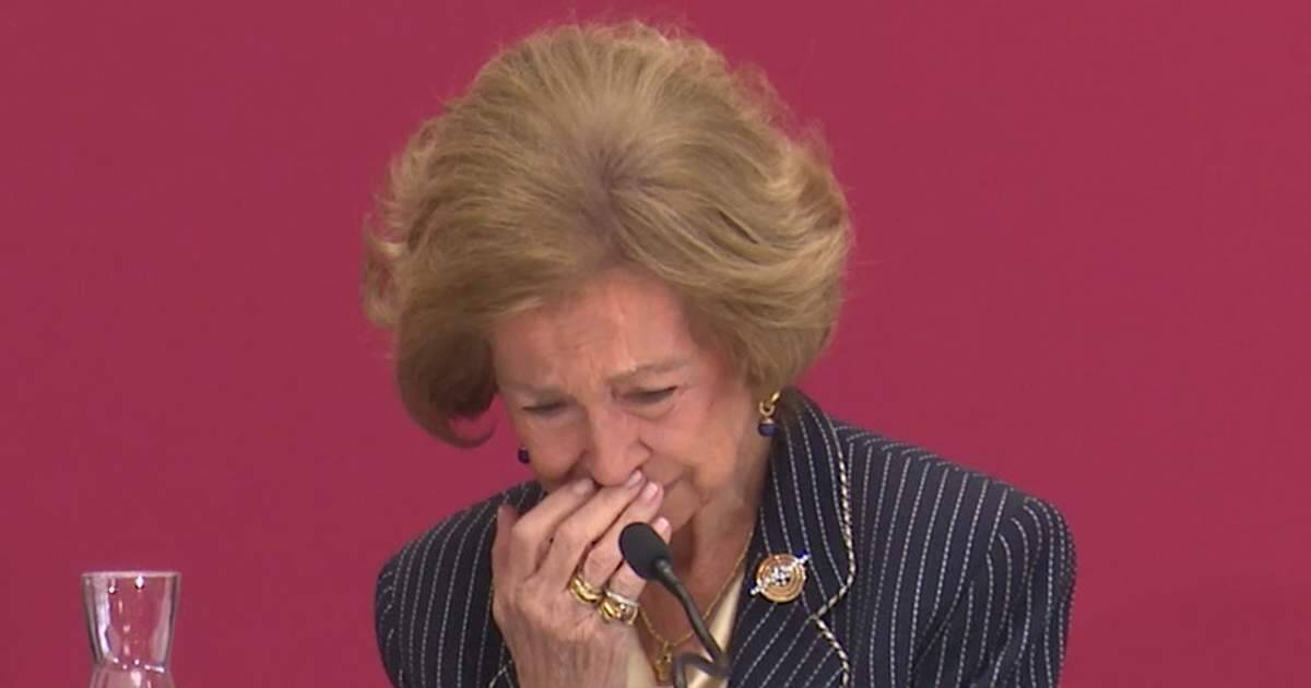 La Reina Sofía rompe a llorar.