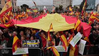 Cien mil personas abarrotan Colón manifestándose contra la amnistía de Sánchez
