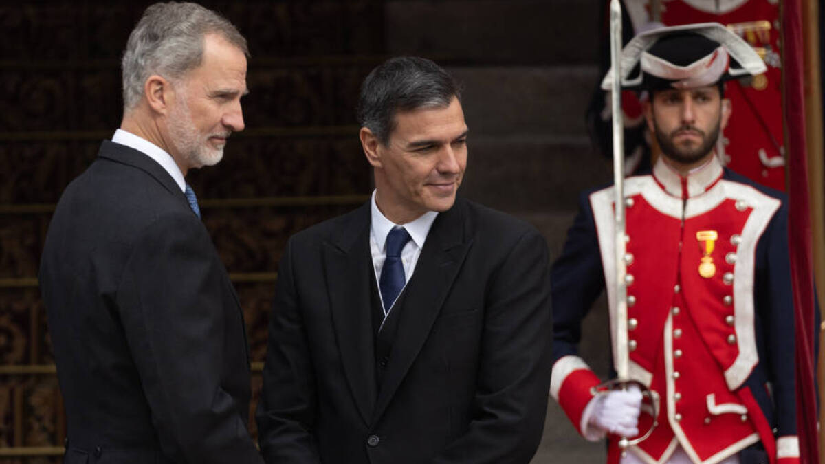 Pedro Sánchez junto al rey Felipe VI en la jura de la Constitución de Leonor.
