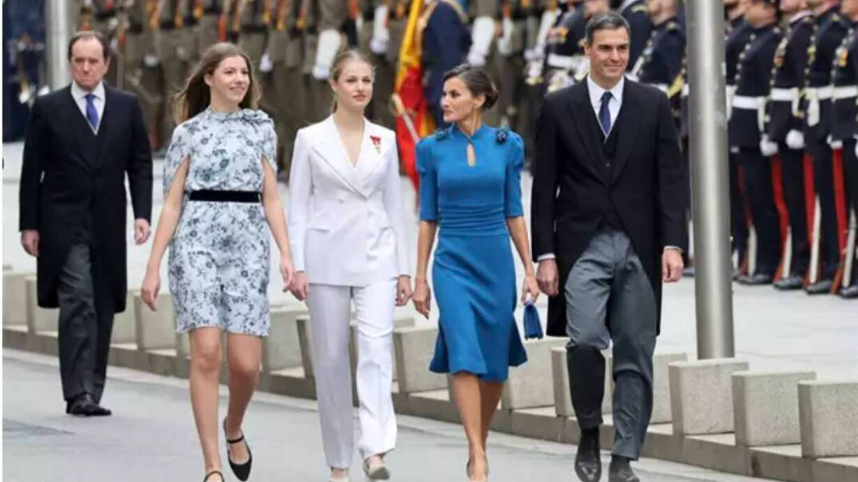 Pedro Sánchez junto a la Reina Letizia, la Princesa Leonor y la infanta Sofía