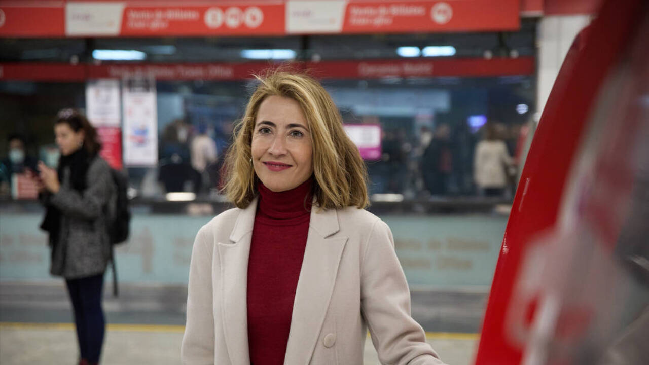 La ministra de Transportes, Raquel Sánchez, en una estación de Cercanías