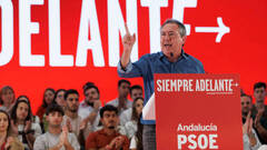 Espadas pone al PSOE andaluz a los pies de Sánchez y empieza a sufrir el castigo