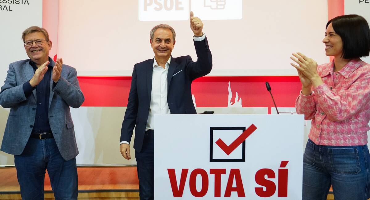 El secretario general del PSPV-PSOE, Ximo Puig , el expresidente del Gobierno, José Luis Rodríguez Zapatero, y la ministra de Ciencia, Diana Morant. 