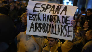 Nueva jornada de protestas en Ferraz con Esperanza Aguirre cortando el tráfico