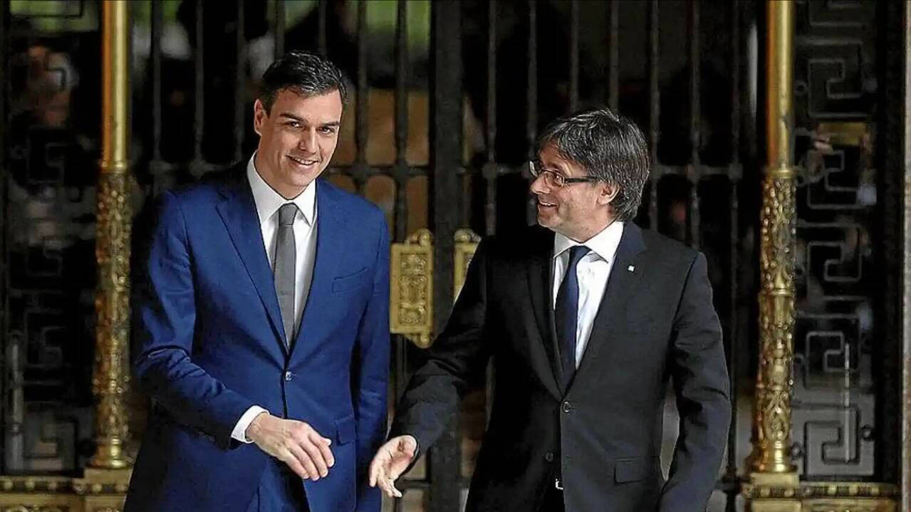 Pedro Sánchez junto a Carles Puigdemont
