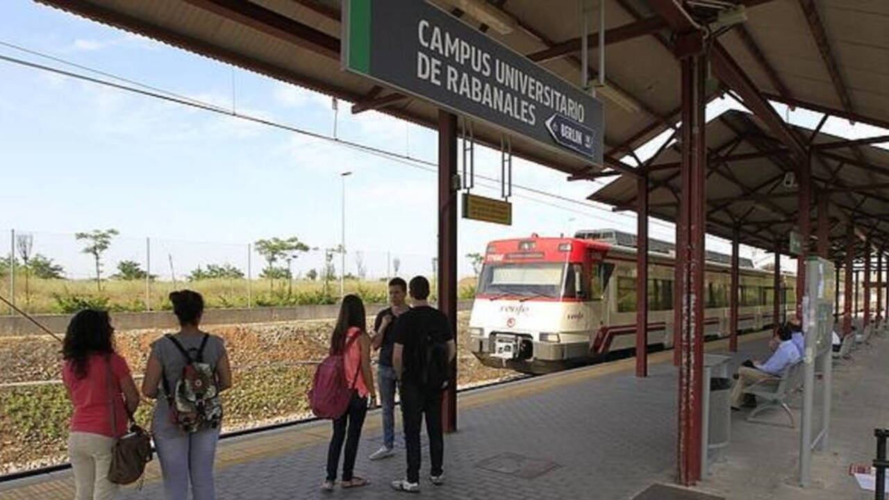 Parada del tren Córdoba-Alcolea.