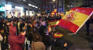 Nueva concentración frente a la sede del PSOE en Valencia sin incidentes 