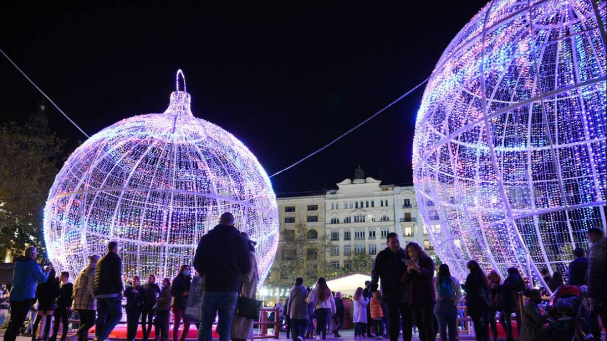 Decoración de Navidad en la Plaza del Ayuntamiento de Valencia en 2021.