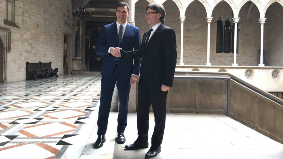 Pedro Sánchez y Carles Puigdemont en una imágen de 2017