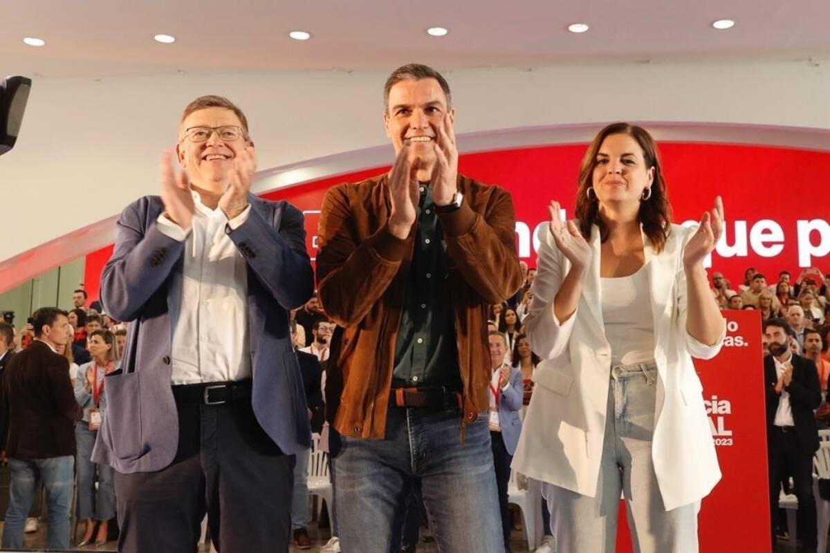 Ximo Puig, Pedro Sánchez y Sandra Gómez.