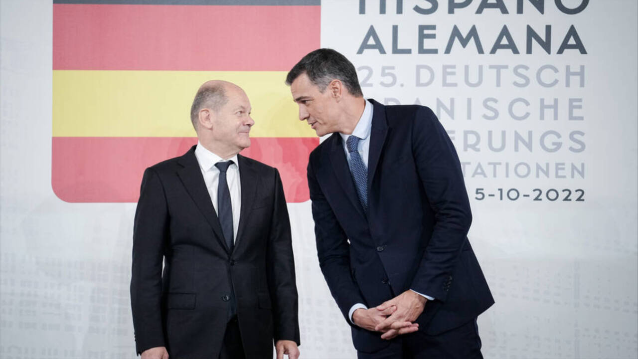 El presidente del Gobierno en funciones, Pedro Sánchez, y el canciller de Alemania, Olaf Scholz.