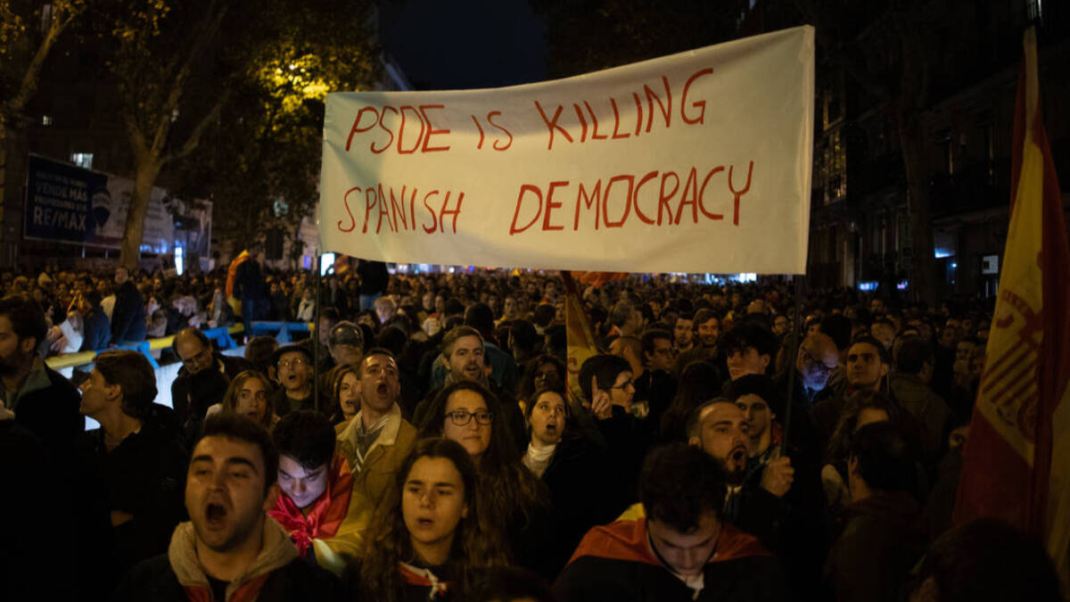 Pancarta contra el acuerdo PSOE-Junts