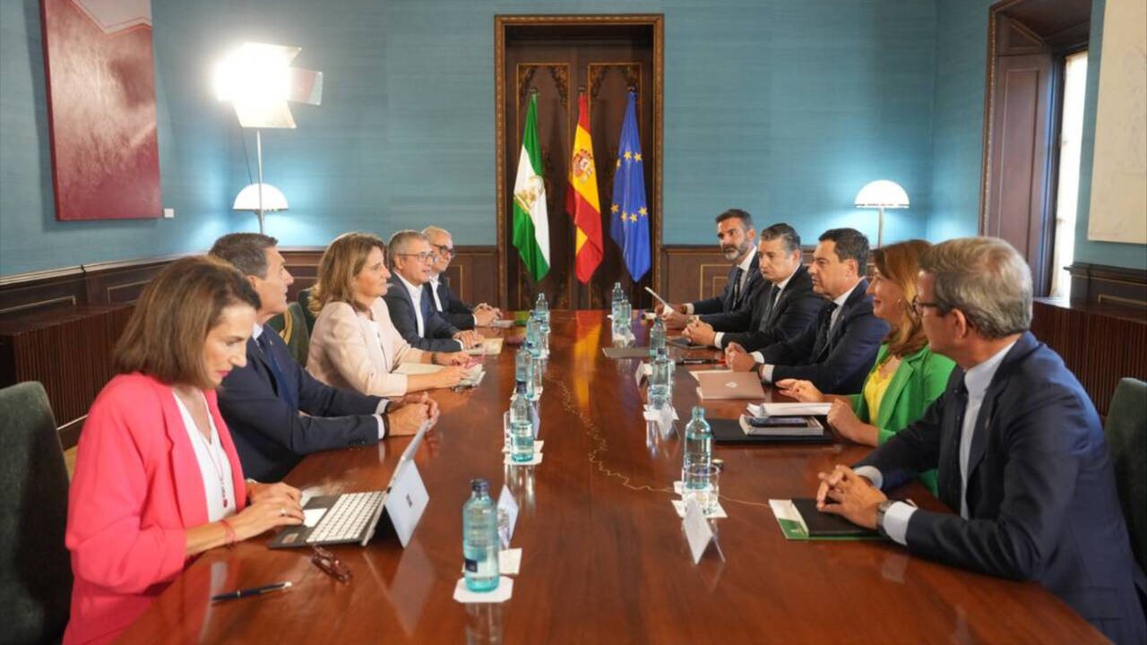 Reunión entre los representantes del ministerio, con Ribera al frente, y la Junta del presidente Juanma Moreno.