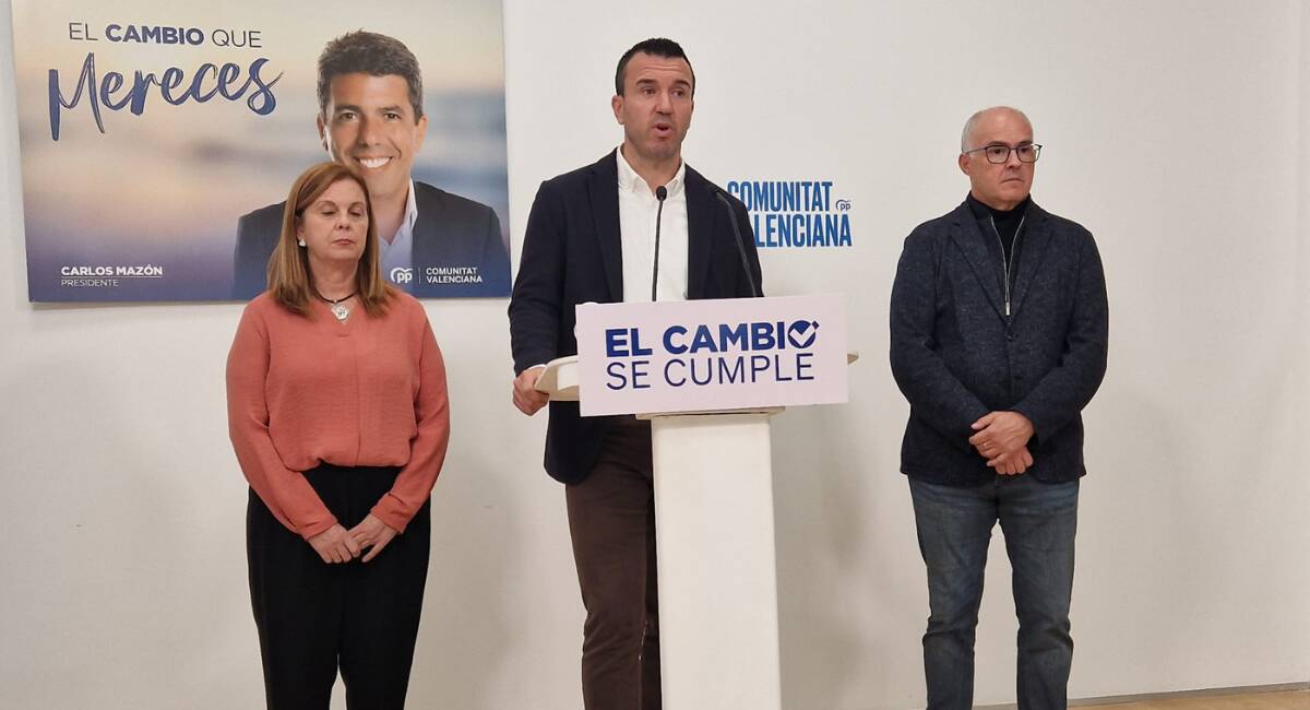 Vicente Mompó, presidente de la Diputación de Valencia, comparece ante los medios junto a la vicepresidenta de la Diputación, Reme Mazzolari y el diputado nacional, Fernando de Rosa 