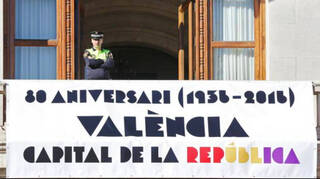 Adiós a las pancartas en el Ayuntamiento de Valencia ¡Hola a los mupis!