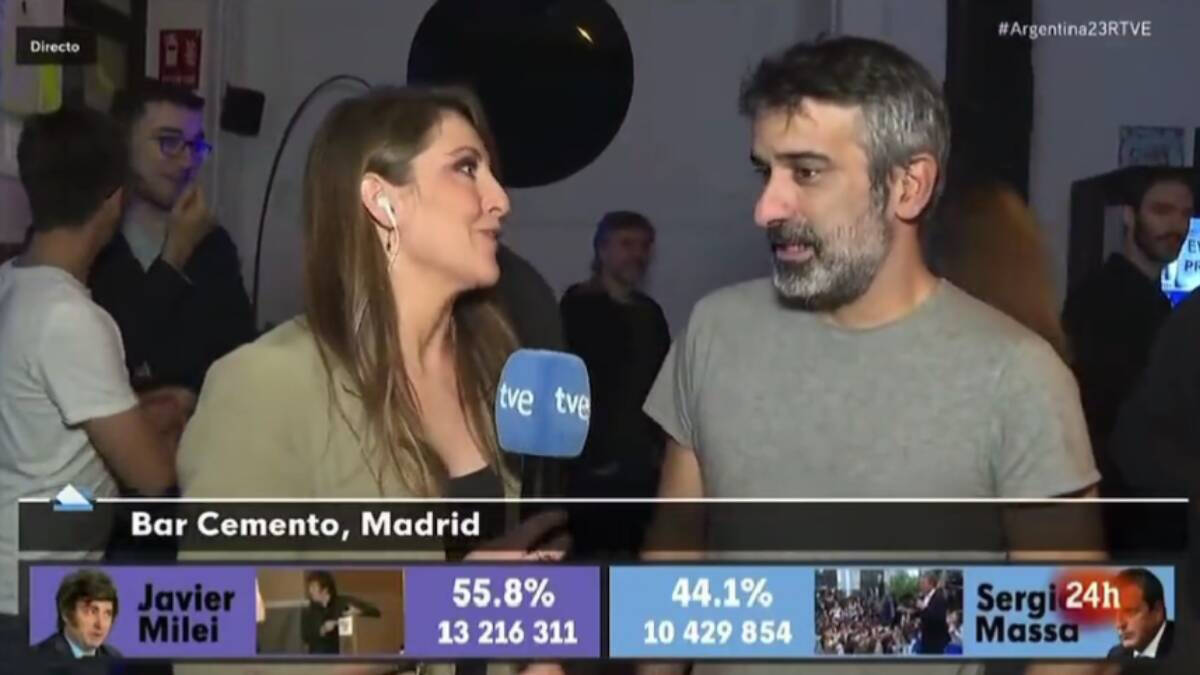 Conexión en directo de TVE con argentinos en Madrid tras la victoria de Milei en Argentina.
