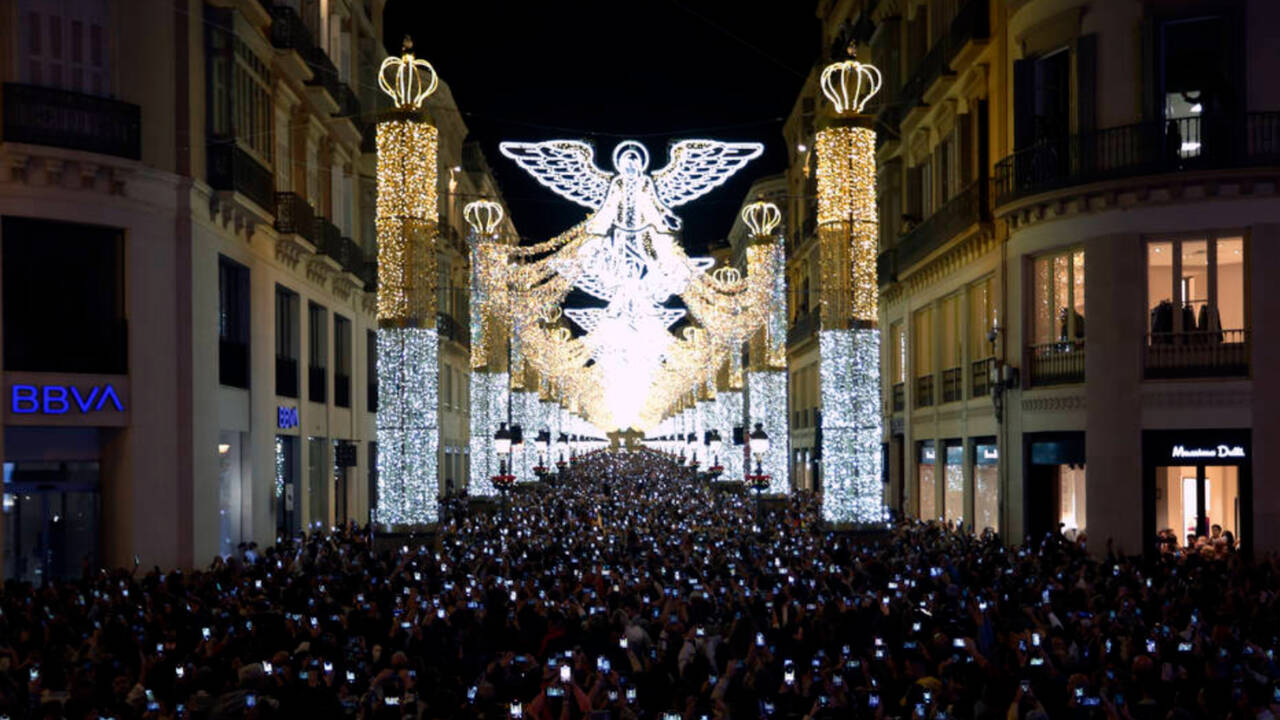 Imagen de la calle Larios en Málaga con su iluminación de Navidad.