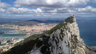 España y Reino Unido retoman la situación de Gibraltar, que se tensa en la Verja