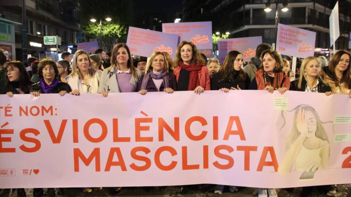 Dirigentes del PSPV en la manifestación contra la violencia de género