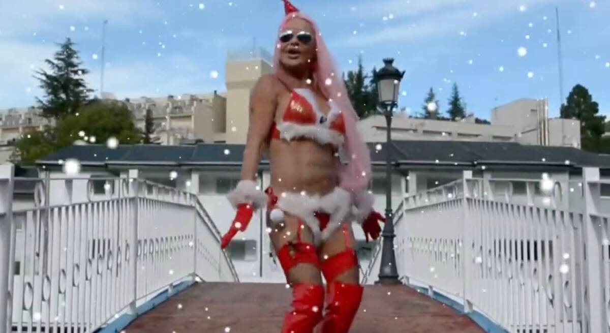 Leticia Sabater baila vestida de Papá Noel