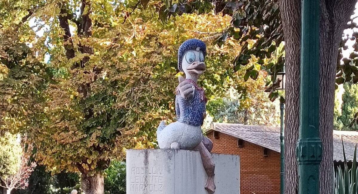 Escultura del Pato Donald en los Jardines de Viveros - AYUNTAMIENTO DE VALENCIA 