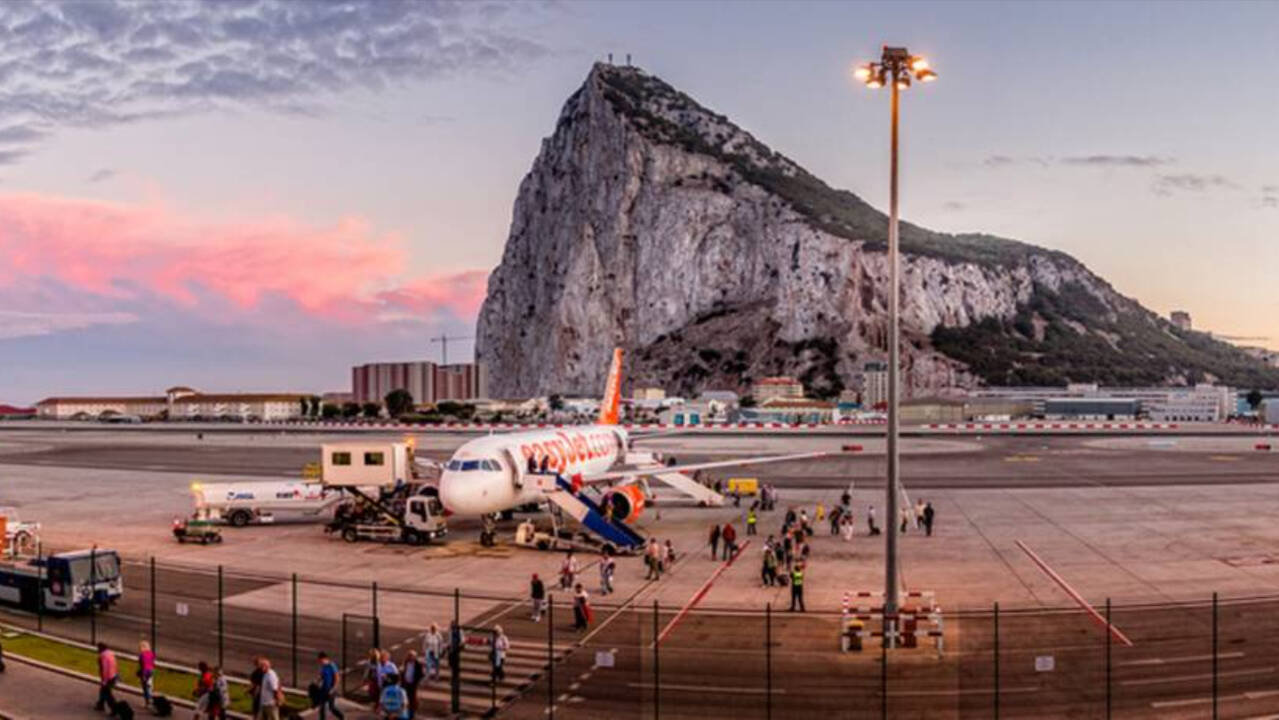 Imagen del aeropuerto internacional de Gibraltar, considerado uno de los más peligrosos del mundo.