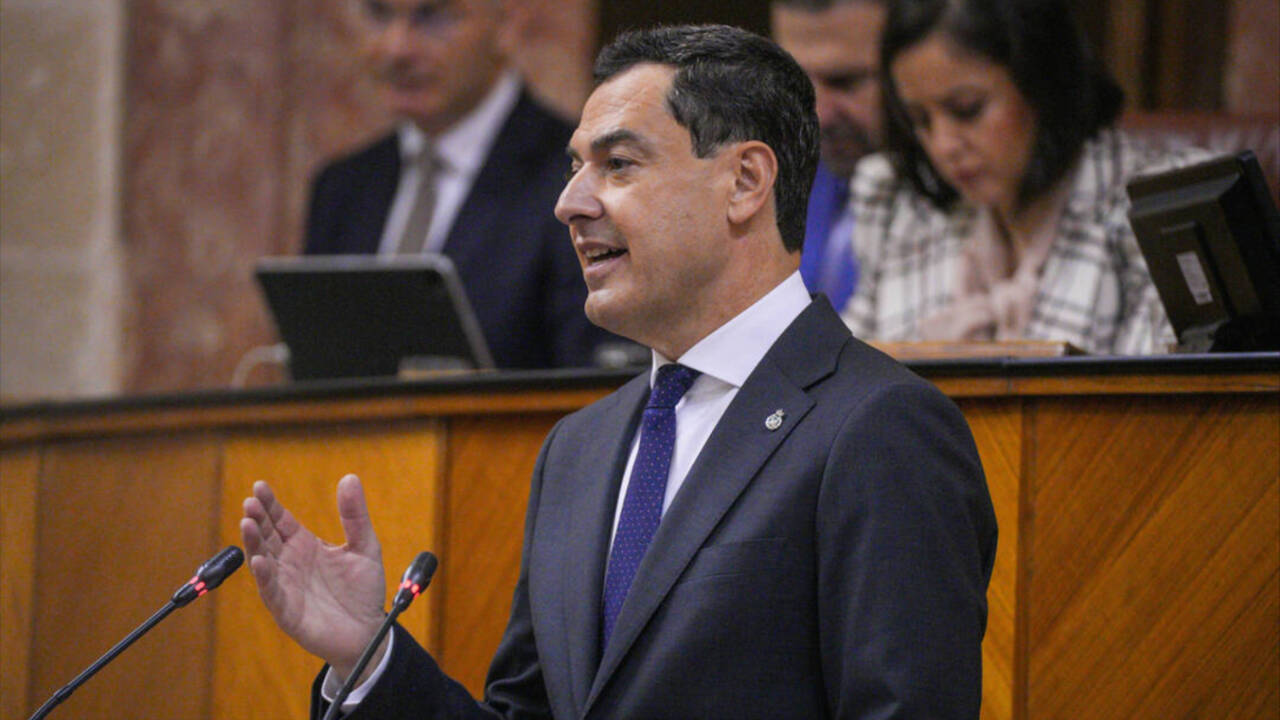 El presidente de la Junta de Andalucía y del PP-A, Juanma Moreno, durante el debate del estado de la comunidad, este miércoles en el Parlamento.