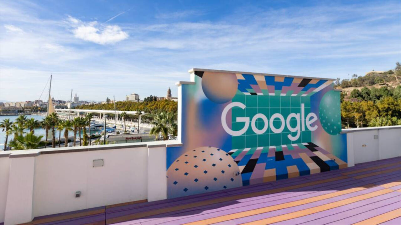 Imagen desde la azotea de la sede de Google con vistas al puerto de Málaga.