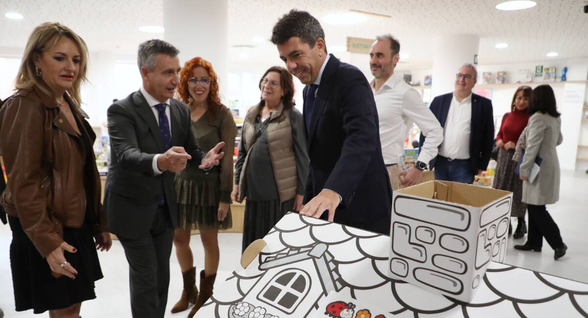El president de la Generalitat, Carlos Mazón, en su visita al Instituto Tecnológico de Producto Infantil y Ocio (AIJU) - GVA