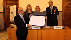 El oncólogo Vicente Guillem,  premio del Colegio de Médicos en reconocimiento a 46 años de carrera