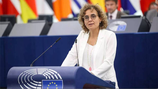 La eurodiputada del PP Dolors Montserrat desenmascara en Bruselas la reunión de PSOE y Puigdemont