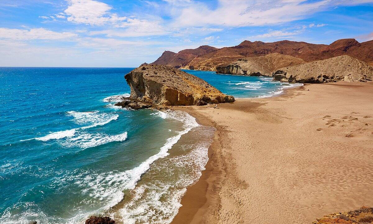 Playa de Mónsul, en el Parque Natural de Cabo de Gata-Níjar. 