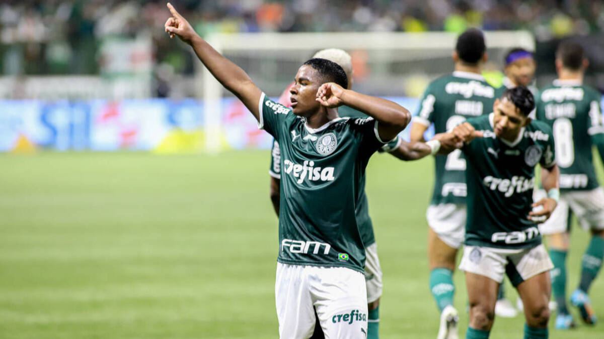 Endrick celebra un gol con el Palmeiras.