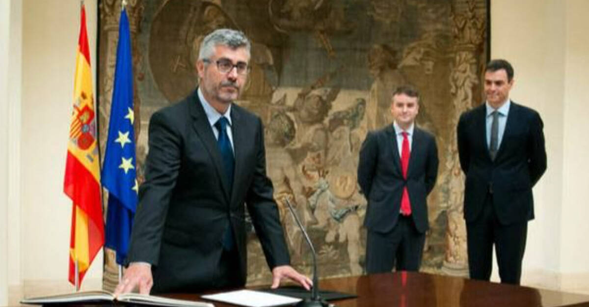 Miguel Ángel Oliver prometiendo como secretario de Estado